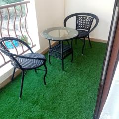 Serviced rooms with swimming pool behind city mall