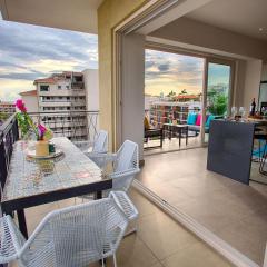 Spectacular Modern Mexican Condo, POOL & GYM