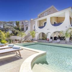 Villa Divina by Villa Plus