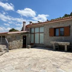 Casa da Lage - Lareira - Vistas rio - Gerês