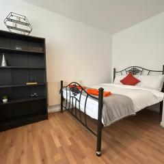 3 Bedroom House by M40 J4