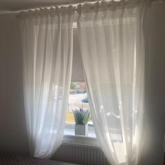 Basildon, private room in a flat