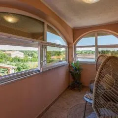 Beautiful Apartment In Karigador
