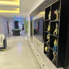 Waterfront 3bedroom with Ps5, snooker, pool in admiralty, lekki phase1