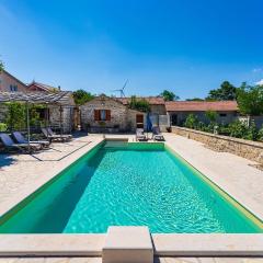 3 Bedroom Pet Friendly Home In Medvida