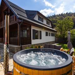 The Bear Chalet with Private Hot Tub