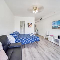 Fresh Ocean Dr, Apt w/2 Queen Beds-Steps 2 Beach