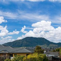 Getaway on Grove - Lake Taupo Holiday Home