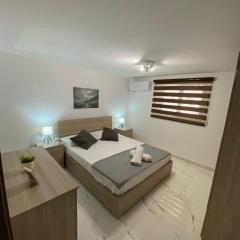 R2 Double Room Msida, in share flat
