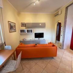 Luminosa casa con posto auto in Versilia a 5 min dal mare