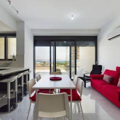 Modern Apart only Steps from Beach