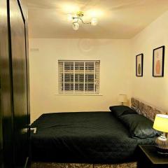 Flat - Sleeps 4 - WiFi