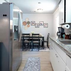 Spacious 3BR Home for 10 Guests Near Downtown Theme Parks & AT&T Stadium 510