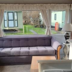 Caravan - Sleeps 8 pet friendly & hot tub