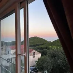 Peaceful oasis with sea view and parking spot