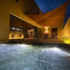 Maison d'architecte avec piscine-spa chauffé en centre ville de Vaison-la-Romaine
