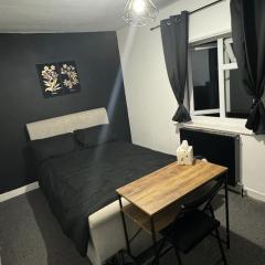 Small Double Room Located 2 Minutes From Gloucester Royal Hospital