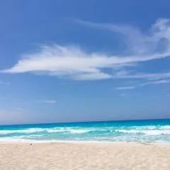 شقه مكيفه غرفتين و صاله بقريه مرحبا بيتش السياحيه دقائق من مارينا و العلمينEgyptians only