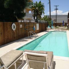 Las Palmas 8 Close to entertainment district, beach access