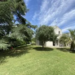 Villa Confortable à Fouras, Proche Mer, 3 Chambres, Terrasse, Jardin, WiFi - FR-1-709-59