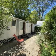 Mobile Home tout confort 4 pers, proche plage et centre, clim, TV, terrasse, parking - FR-1-709-75