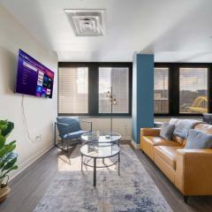 Cozy Chic DOWNTOWN PITTSBURGH 7TH FLOOR VIEWS FAST WIFI 24-7 Gym Lounge Roku