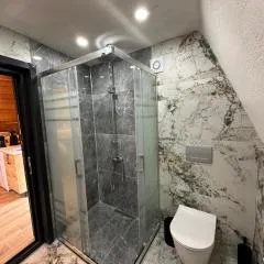 Mion suit bungalov