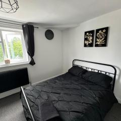 Double Room Located 2 Minutes From Gloucester Royal Hospital