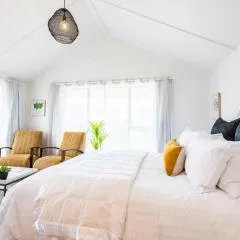 Spacious, Breezy Studio Apartment, Moments from Downtown and Beach