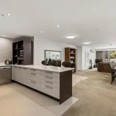 Nautical Beach Vibe - Downtown & Beach