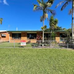 Yolanda - Burrum Heads- Beachfront - 3BR- Aircon