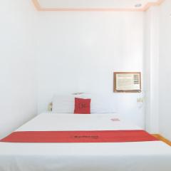 RedDoorz at Coco Grove Tourist Inn