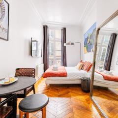 Luminous Studio Oasis Steps from The Louvre
