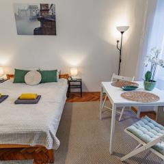 Beat of the City - cozy downtown studio