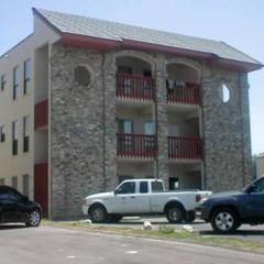 SW201 LUXURIOUS CONDO 3 minute walk to beach access