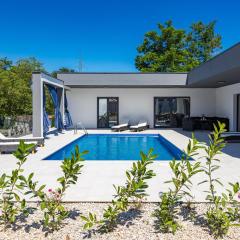 Pool House Fancy - Happy Rentals