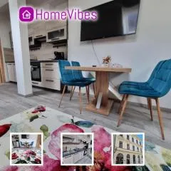 Moderní podkrovní byt 2KK u náměstí s klimatizací