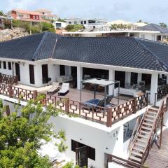 Beautiful Villa with pool near the beach for groups