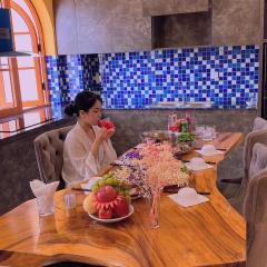 AT Hotel & Cafe