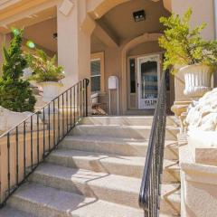 Luxe Beach Estate - 4 Bedrooms and 3 Bathrooms