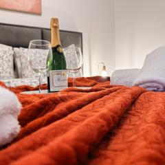 Acropolis Aria Apartment-Steps to Metro & Tram