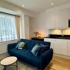 Modern 2 Bedroom Apartment in Central Croydon with Free Parking