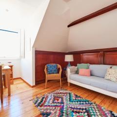 Central, Comfy and Light-filled Apt, By TimeCooler