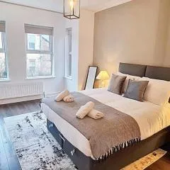 Stunning Luxury Spacious Holiday Home - 5 Bedrooms - Rest & Recharge in Manchester