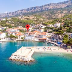 Holiday House Amaris, 20m from sea with parking, 6 pax