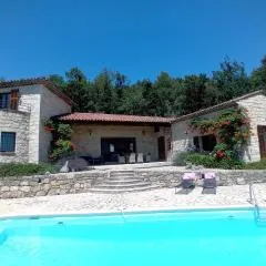 Spacious Villa for 6 - amazing pool and views