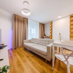 Premium Suite- City Center, Capital Towers, Free Parking by StayNest