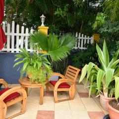 Bungalow charmant à Le Gosier avec jardin clos et parking