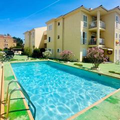 Bonito apartamento con piscina a 50 metros de la playa!