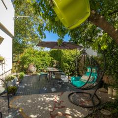 Cozy Home with Private Garden - Happy Rentals